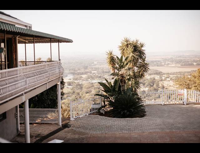 7 BEDROOM LODGE FOR SALE IN WATERKLOOF AH